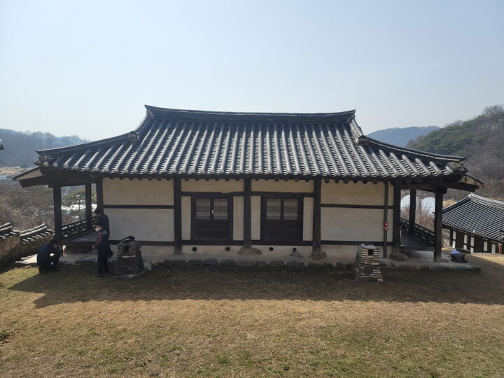 유회당(배면)
