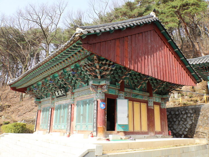 대웅전(우측면)