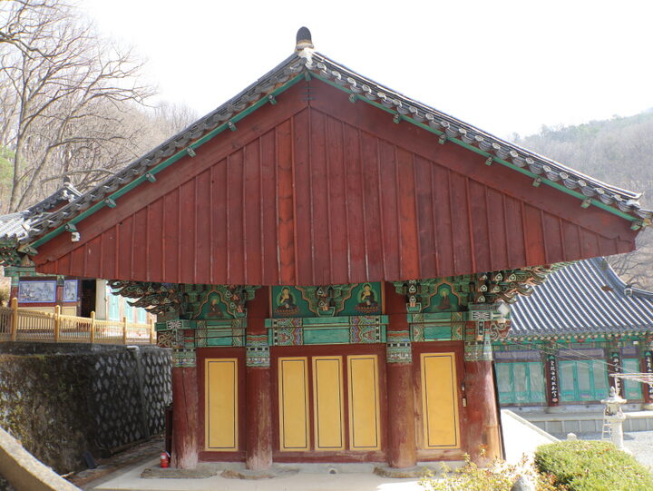 대웅전(좌측면)
