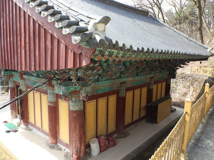 대웅전(배면)