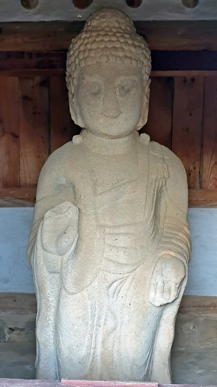 하곡리석조여래입상