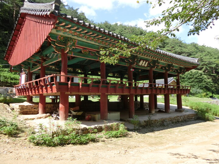 청송 만세루 전경