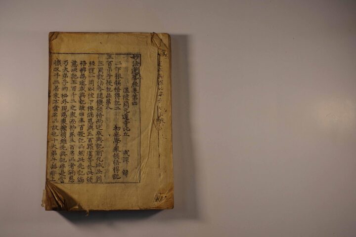 화성 만의사 목조석가여래삼불좌상 및 복장전적
