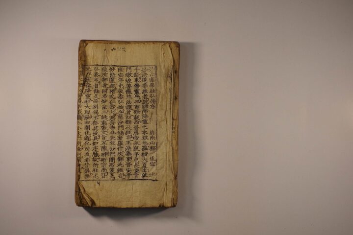 화성 만의사 목조석가여래삼불좌상 및 복장전적