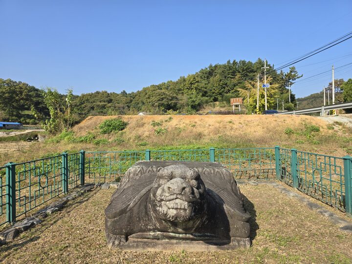 공주오룡리귀부