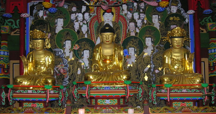 용봉사 목조여래삼존상