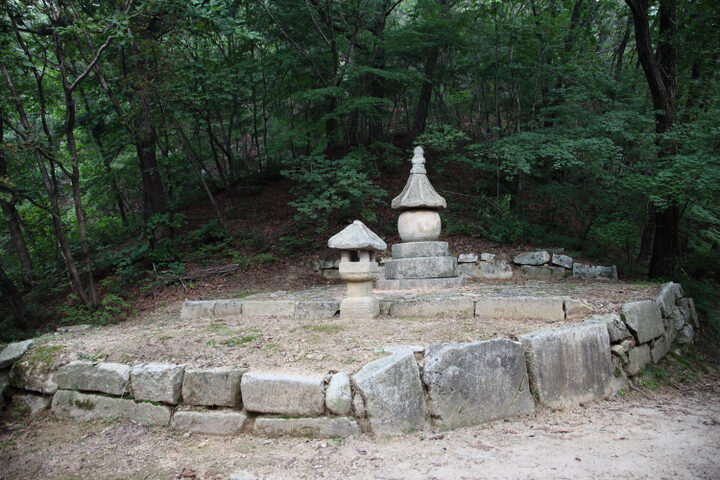 함허당득통탑 및 석등