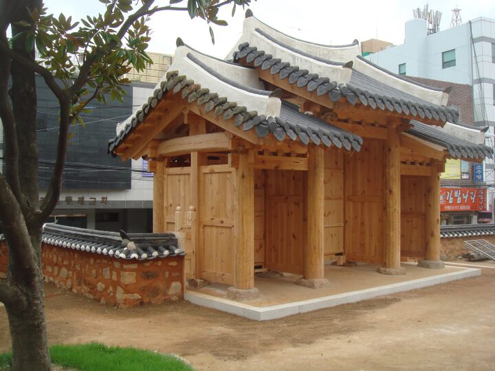 동래부 동헌 외대문(후면)