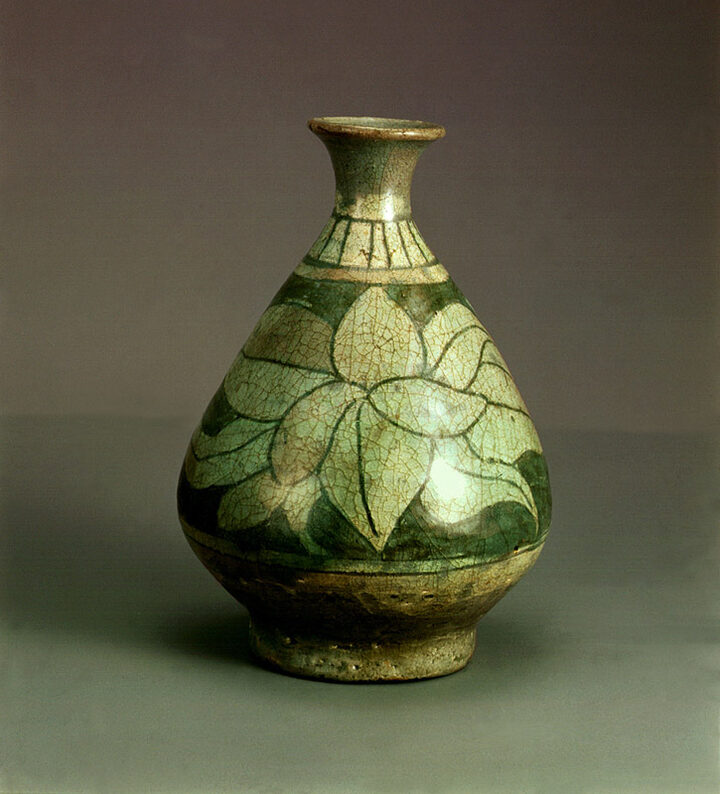 분청사기 박지철채화문 병(粉靑沙器 剝地鐵彩花文 甁)
