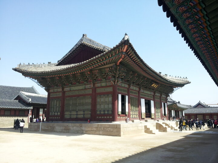 사정전 측면
