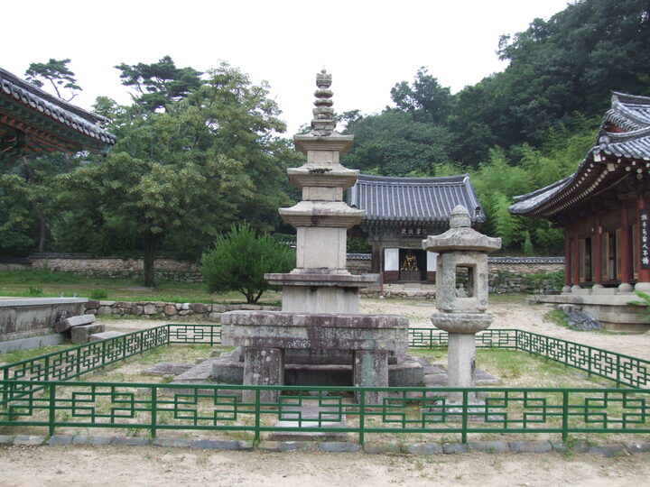 대구 동화사 금당암 동ㆍ서 삼층석탑(동탑)(12.05.22)