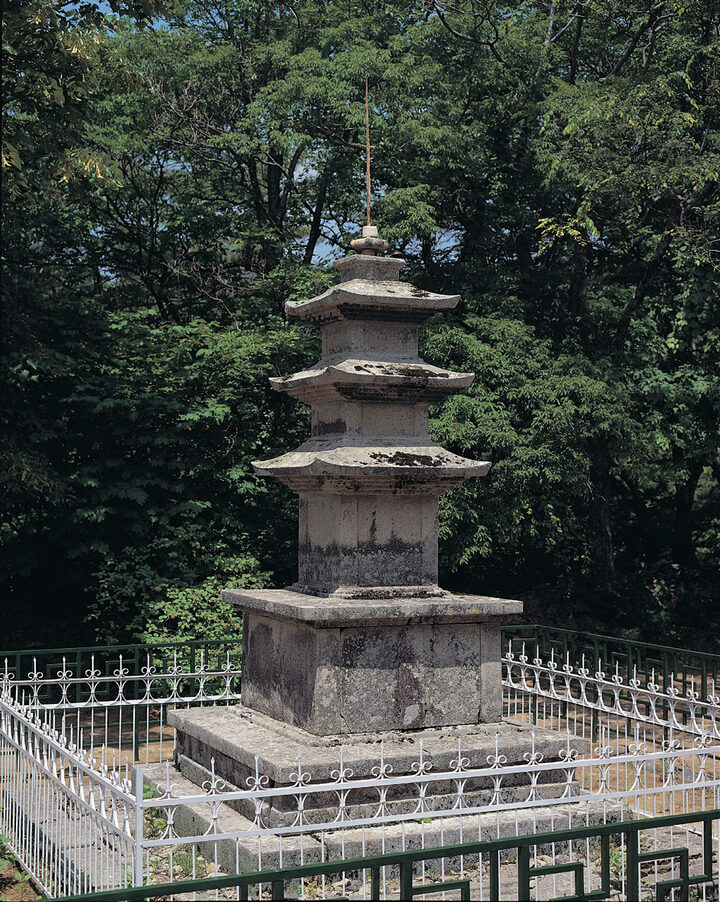 대구 동화사 금당암 동ㆍ서 삼층석탑 중 서탑 전경