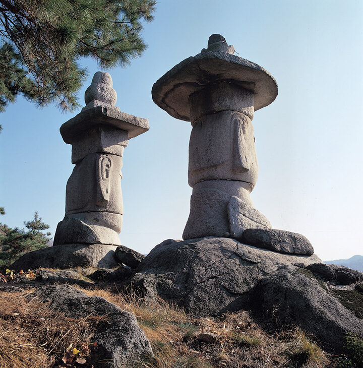 석불입상 상반신 배면