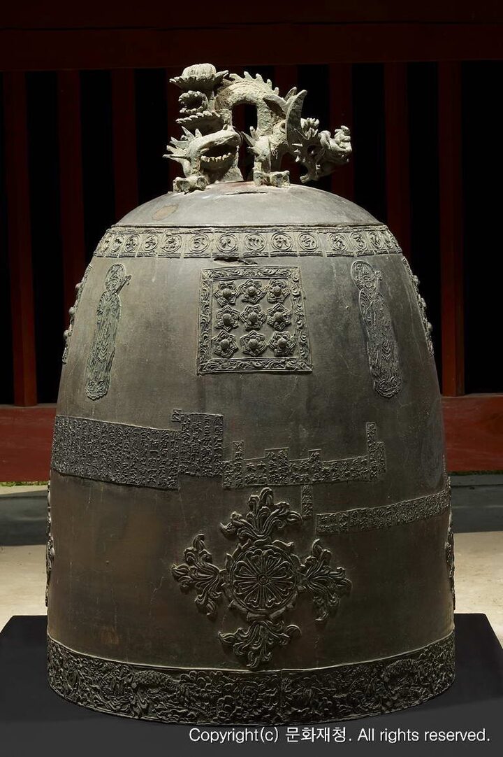 사인비구 제작 동종-홍천 수타사 동종(思印比丘製作 銅鍾-洪川 壽陀寺 銅鍾) 측면 사진