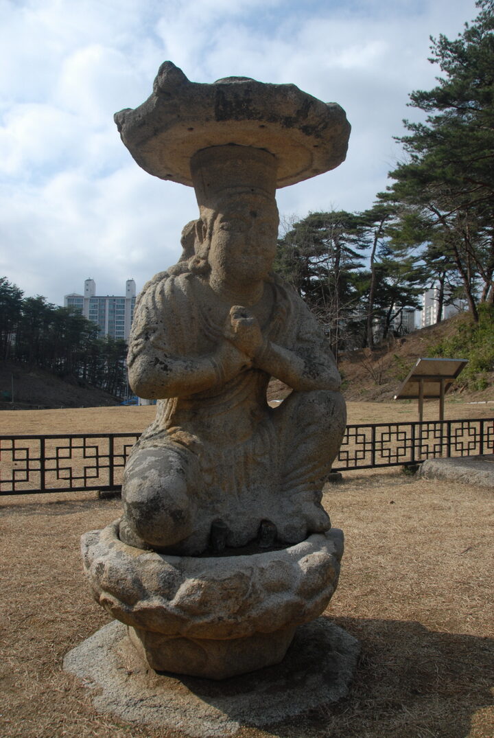 강릉 신복사지 석조보살좌상(촬영:문화재청)