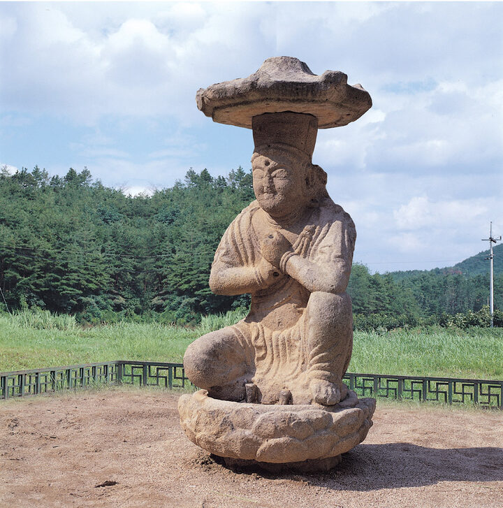 강릉 신복사지 석조보살좌상