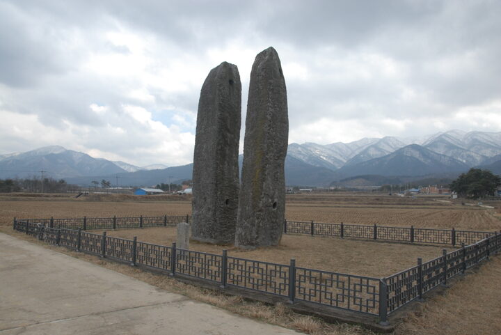 강릉 굴산사지 당간지주(촬영:문화재청)