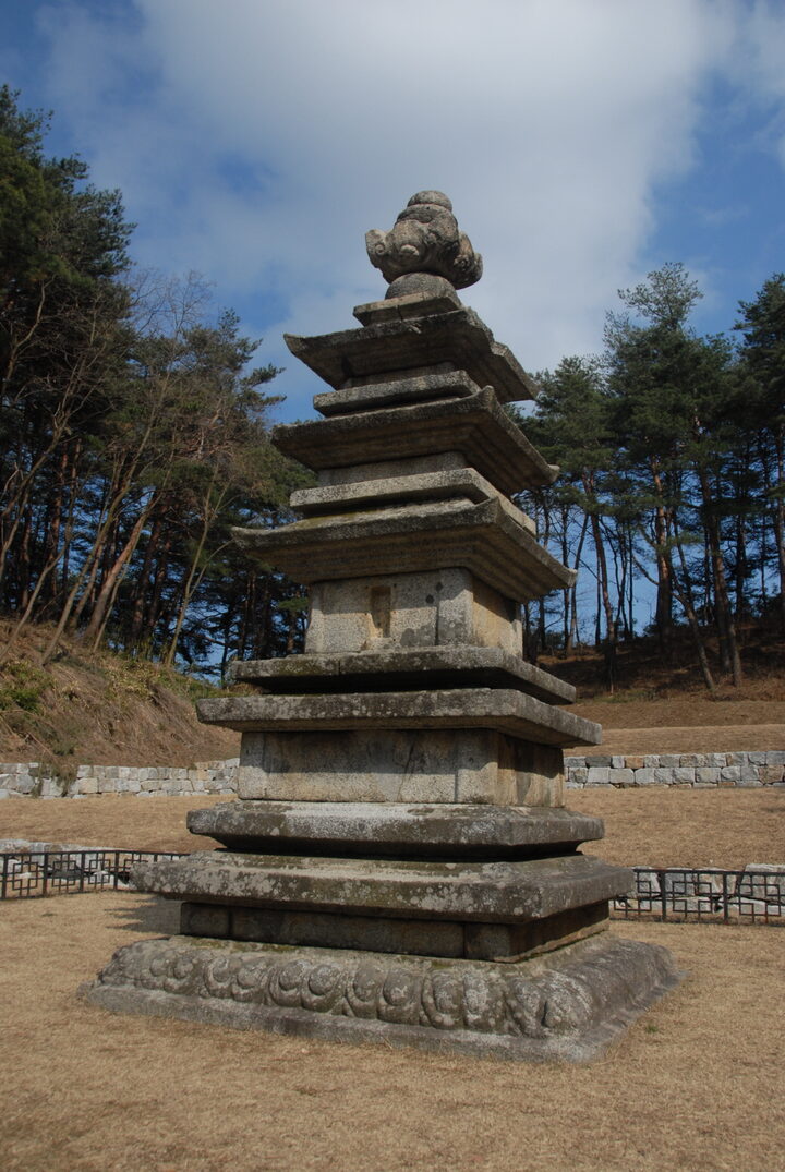 강릉 신복사지 삼층석탑(촬영:문화재청)