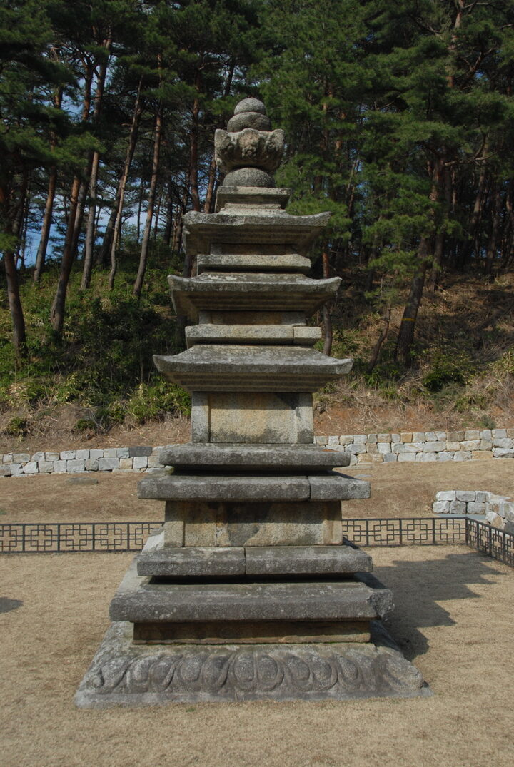 강릉 신복사지 삼층석탑(촬영:문화재청)