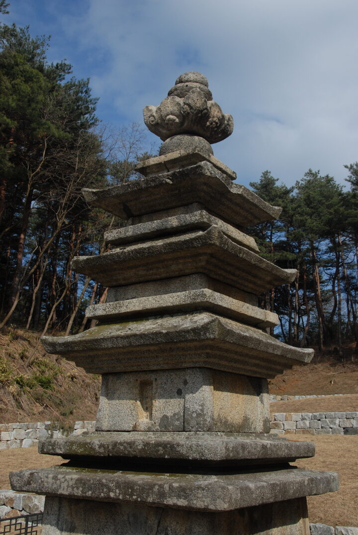 강릉 신복사지 삼층석탑(촬영:문화재청)