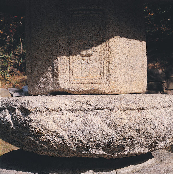상대석(앙련)  및  탑신부  (문비)