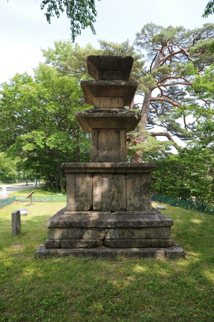 속초 향성사지 삼층석탑 (촬영:문화재청)