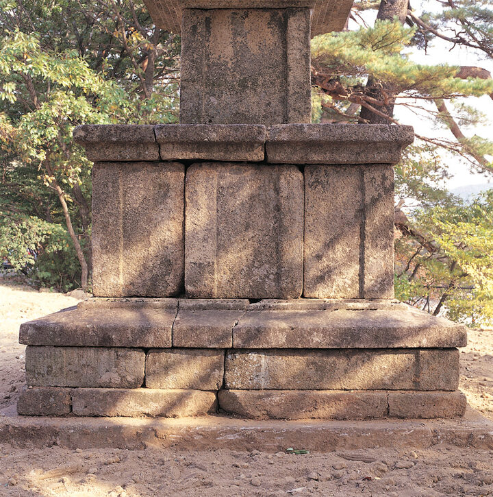 상·하층 기단부