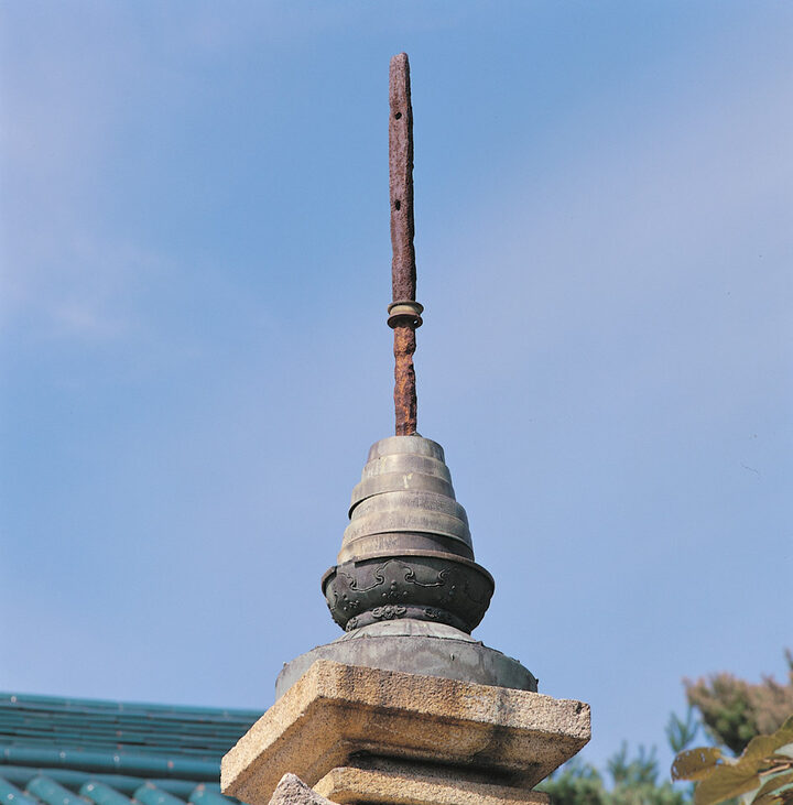 상륜부 금속장식