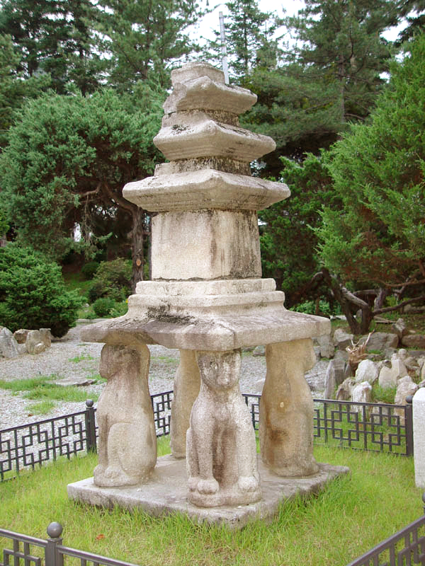 홍천 괘석리 사사자 삼층석탑