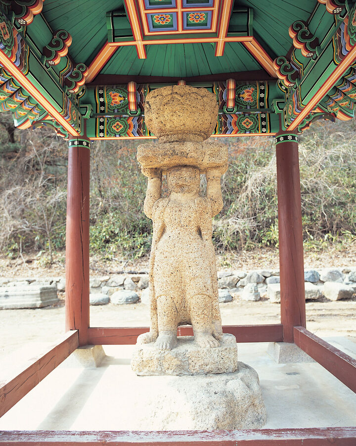 보은 법주사 석조희견보살입상