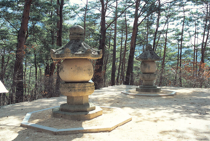 보은 법주사 복천암 학조화상탑 전경(뒤쪽은 수암화상탑)