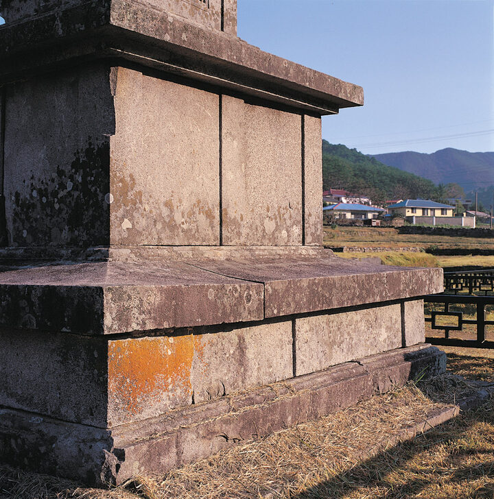 하층기단 세부