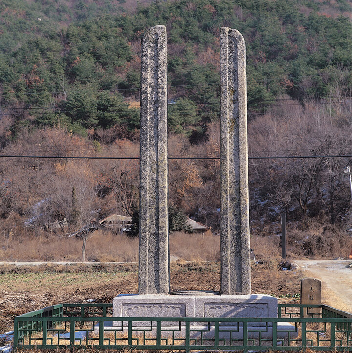 당간지주 전경