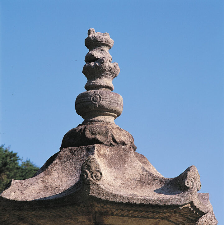 옥개석 및 상륜부