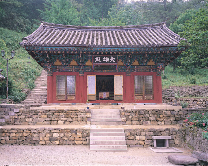 청양 장곡사 하 대웅전