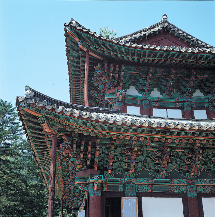 공주 마곡사 대웅보전 동측면