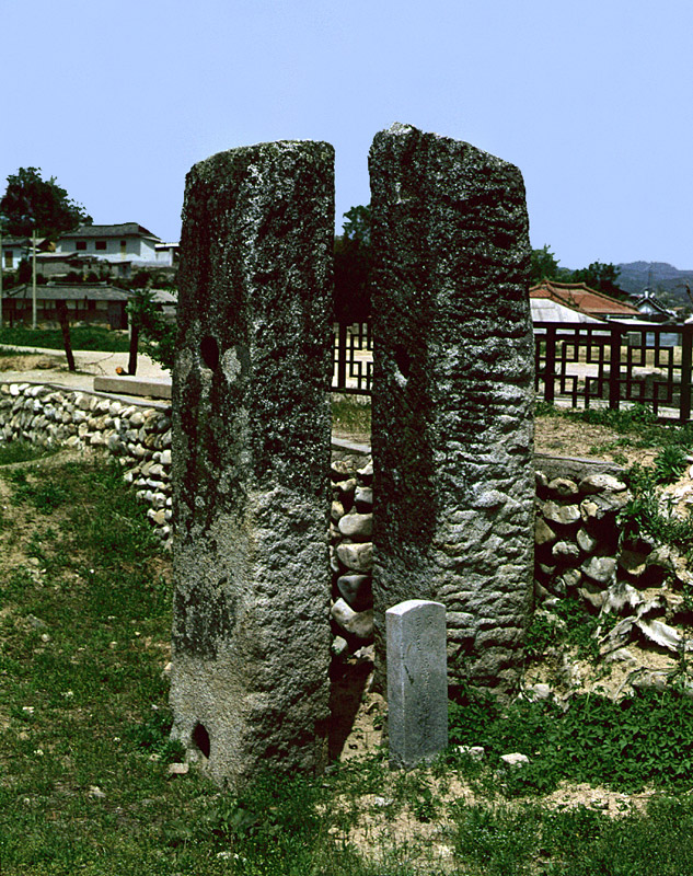 남원 만복사지 당간지주