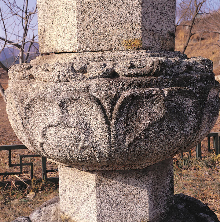 기단부 상대석(앙련)
