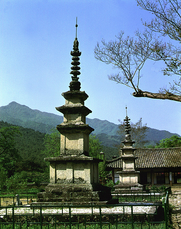 남원 실상사 동ㆍ서 삼층석탑