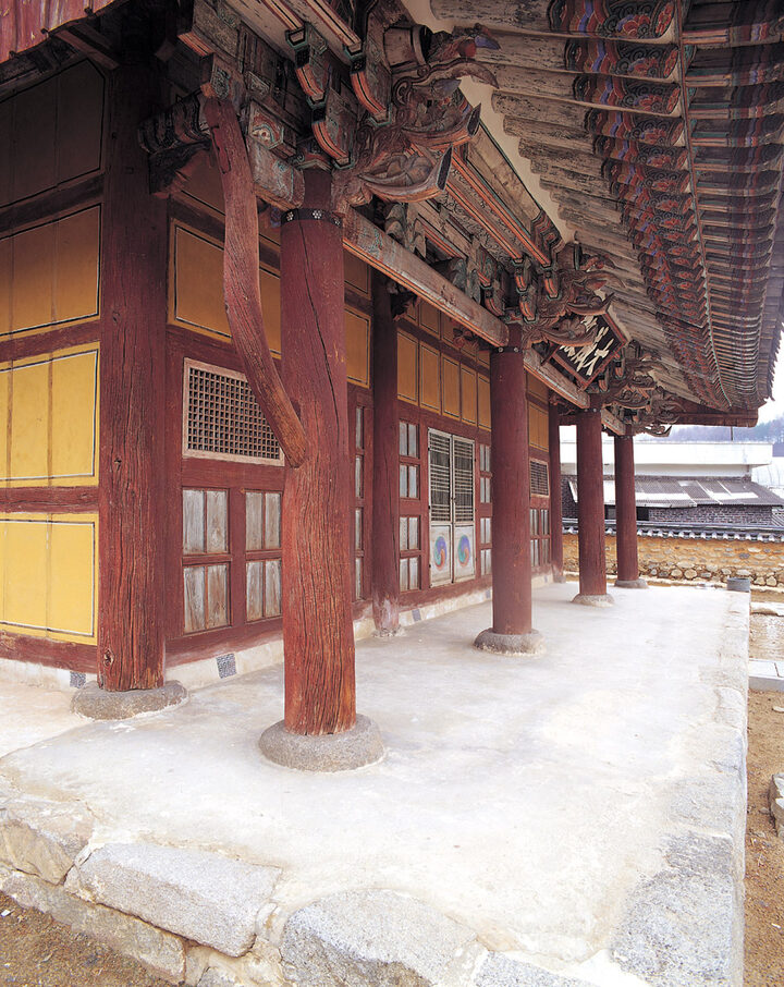 장수향교 대성전 정면 퇴칸