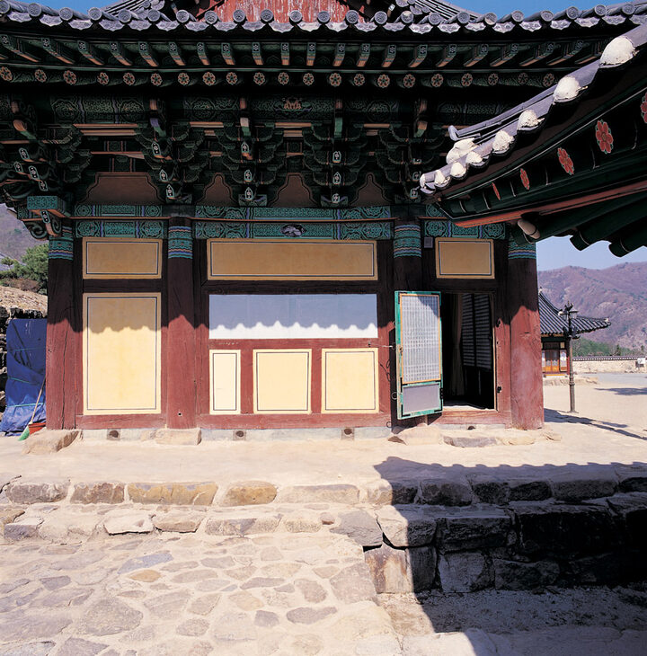 완주 위봉사 보광명전 서측면