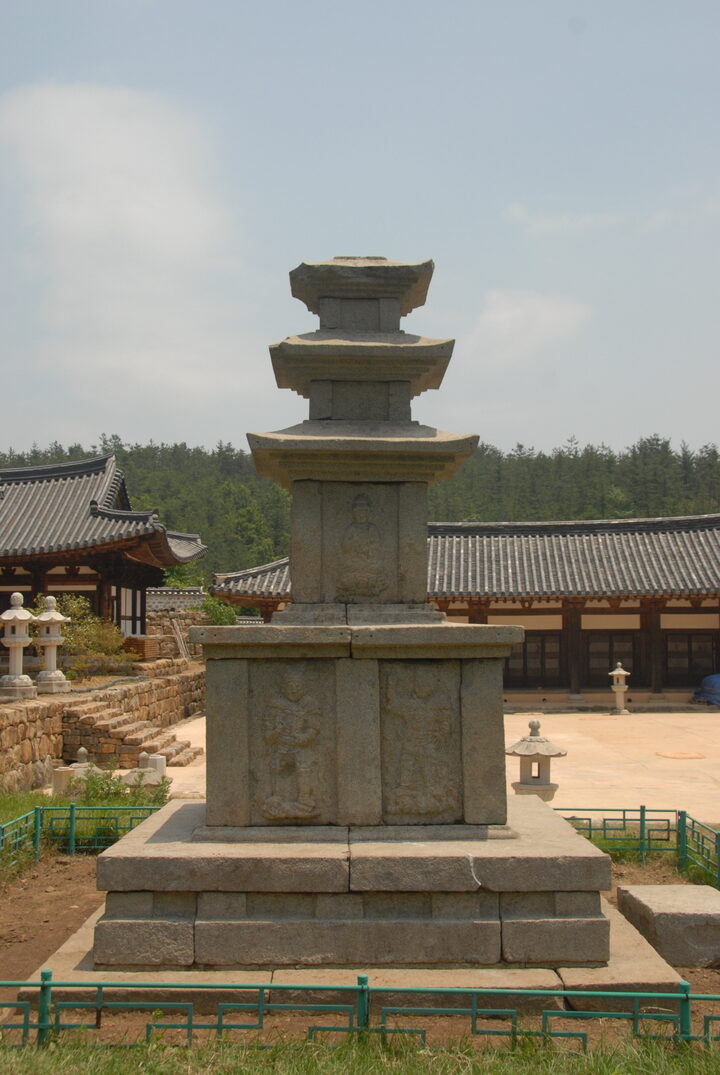 광양 중흥산성 삼층석탑 측면