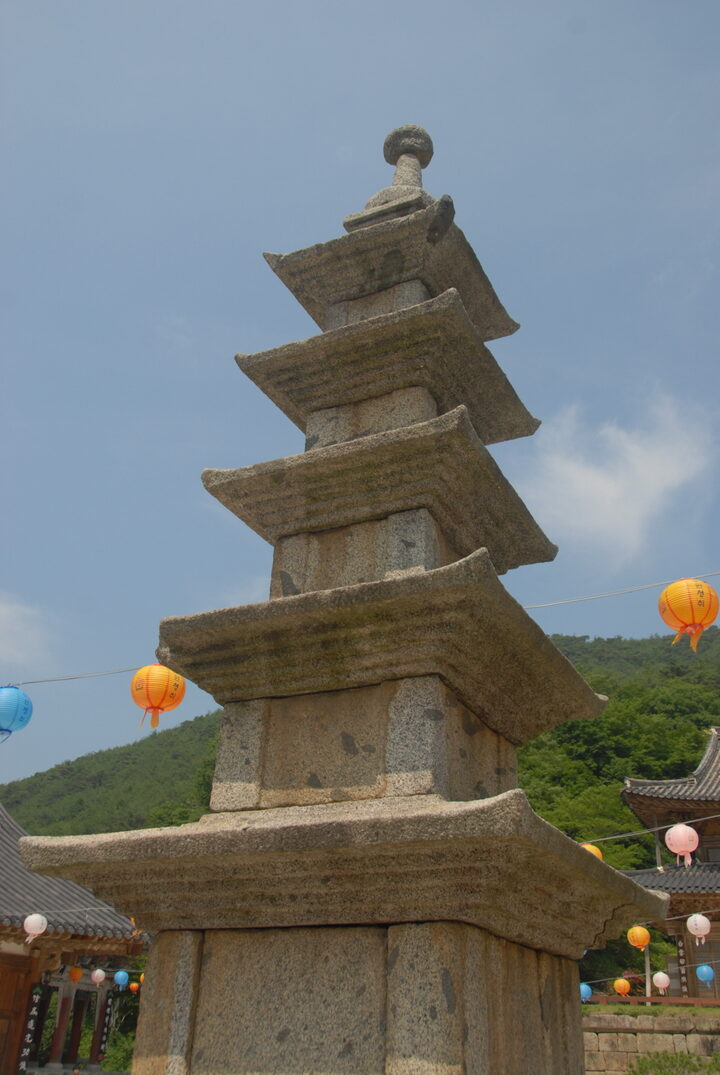 구례 화엄사 동 오층석탑 상층부