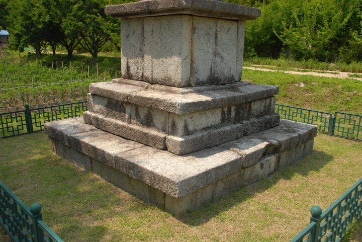 구례 연곡사 삼층석탑 하층부