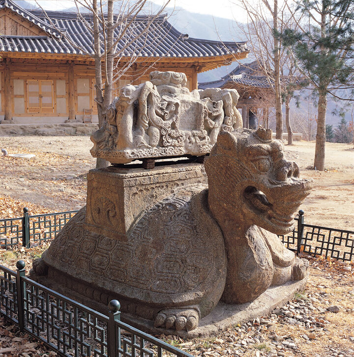 탑비 전경