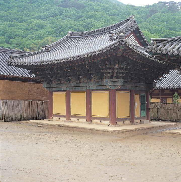 순천 송광사 영산전 배면