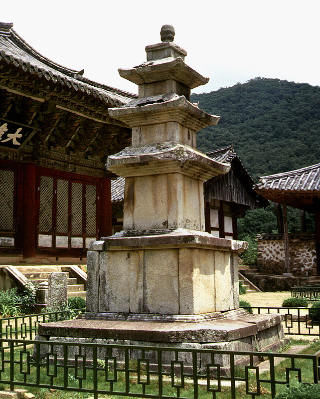 순천 선암사 동ㆍ서 삼층석탑(서탑)