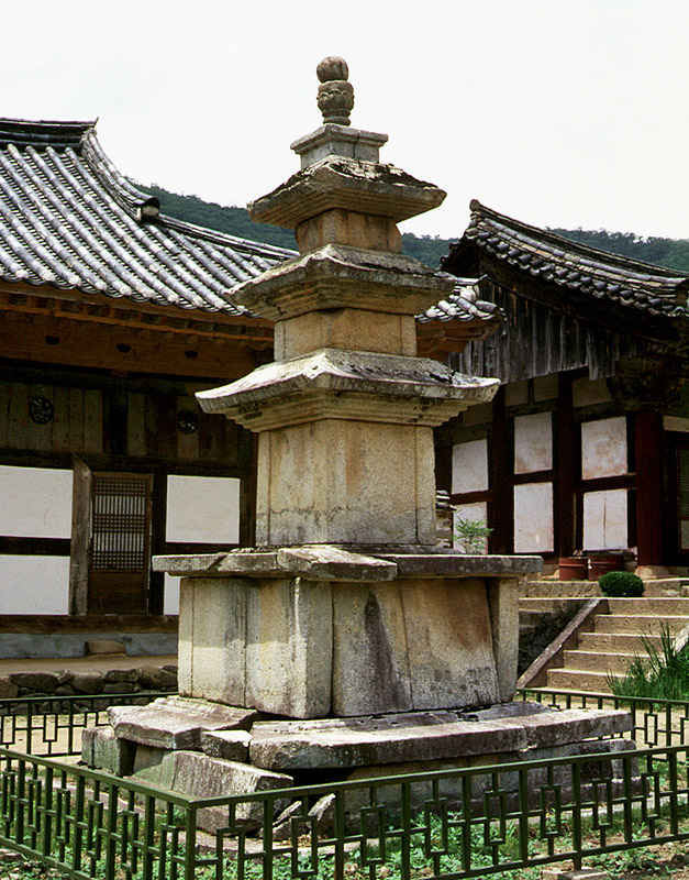 순천 선암사 동ㆍ서 삼층석탑(동탑)
