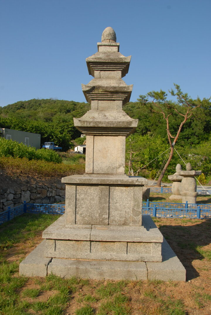 영광신천리삼층석탑