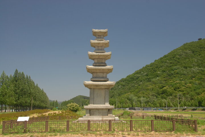 담양 남산리 오층석탑 전경
